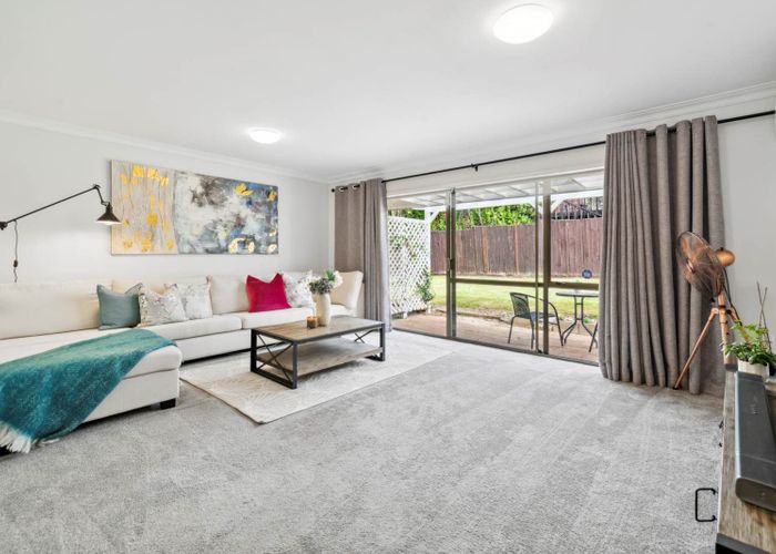  at 43 Botany Road, Botany Downs, Manukau City, Auckland