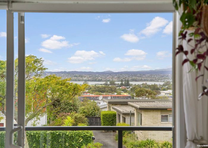  at 2/9 Strong Street, Saint Johns, Auckland City, Auckland