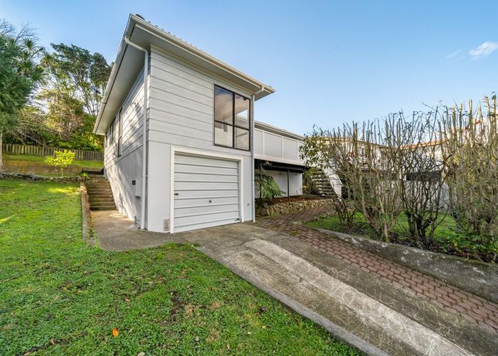  at 8 Forglen Place, Tawa, Wellington