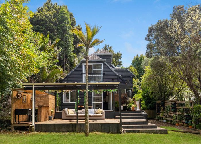  at 1 Dorothy Road, Laingholm, Auckland