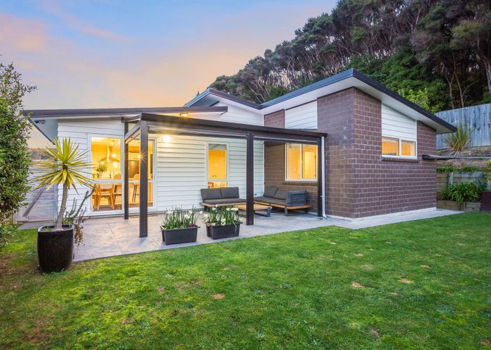  at 11 Banks Boulevard, Whitby, Porirua