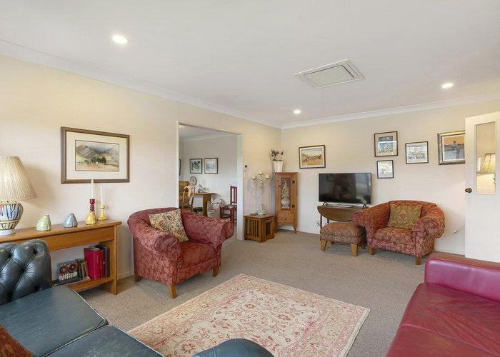  at 56 Nicholas Road, Somerville, Manukau