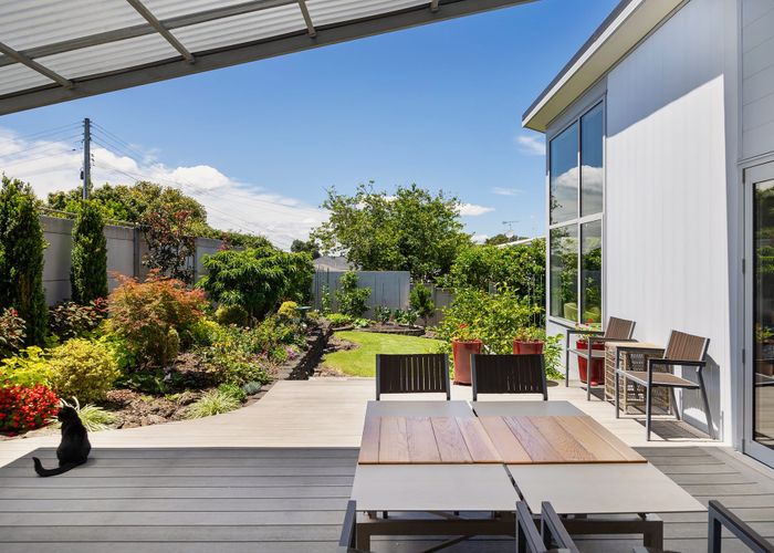 Free property data for 6 Caughey Place, Mount Albert, Auckland homes