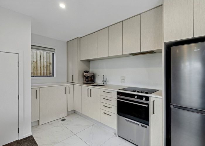  at 9/22 Denver Avenue, Sunnyvale, Auckland