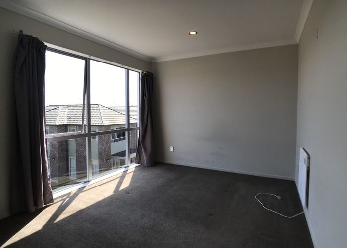  at 111 Fernhill Way, Oteha, Auckland