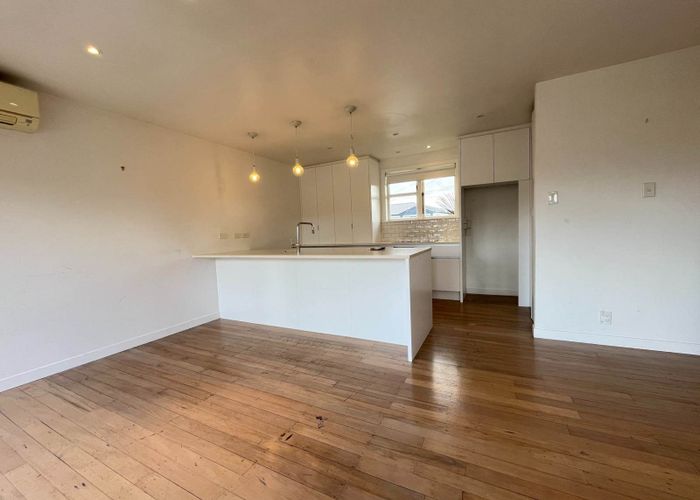  at 4 Fernwood Place, Wai o Taiki Bay, Auckland