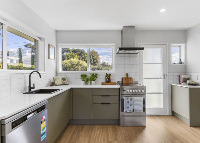  at 2/70 Cliff View Drive, Green Bay, Auckland