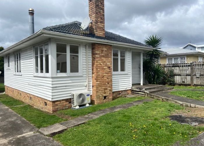  at 13 Flanshaw Road, Te Atatu South, Waitakere City, Auckland