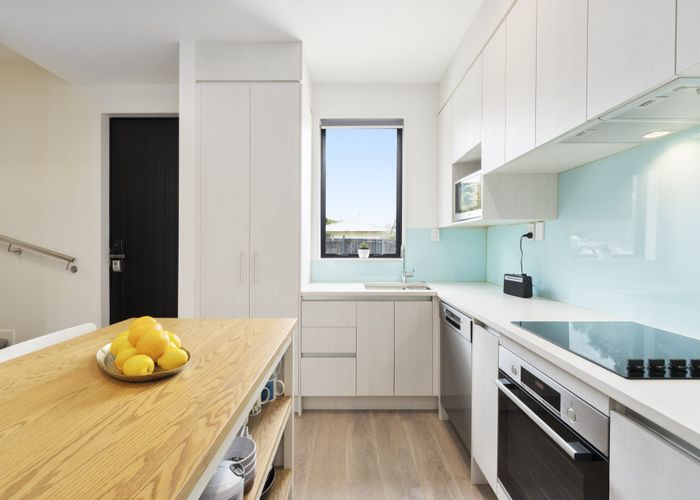  at 5B Beach Road, Te Atatu Peninsula, Waitakere City, Auckland
