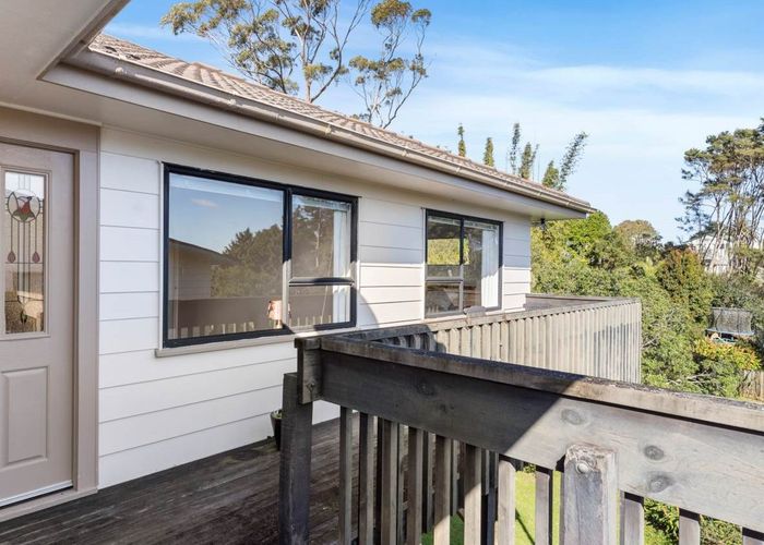  at 6 Sungrove Rise, Sunnyvale, Auckland