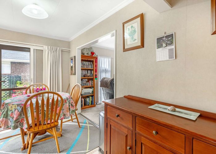  at 5 Chertsey Court, Roslyn, Palmerston North