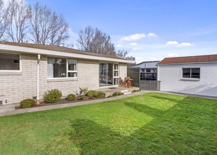  at 1/124 Lake Terrace Road, Burwood, Christchurch