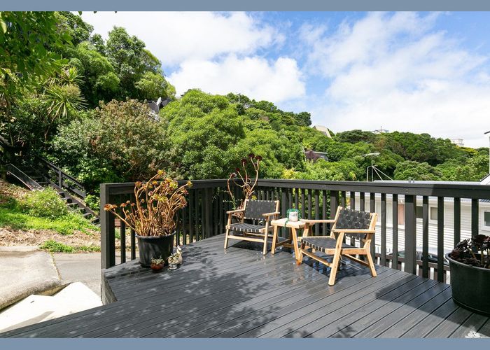  at 2/39 Onslow Road, Khandallah, Wellington