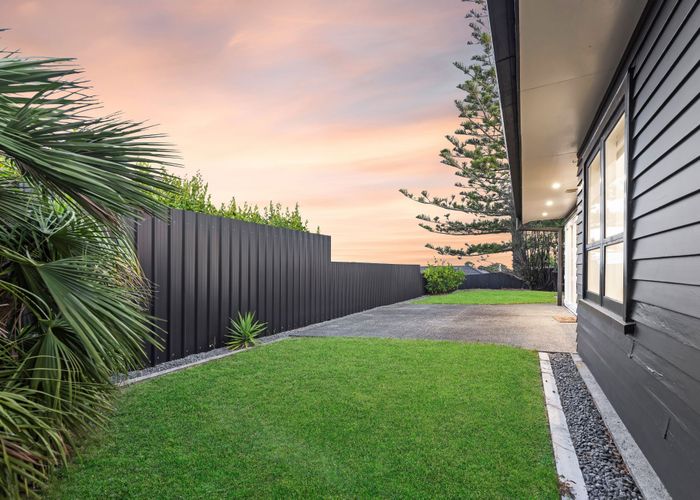  at 2/44 Waimumu Road, Massey, Auckland