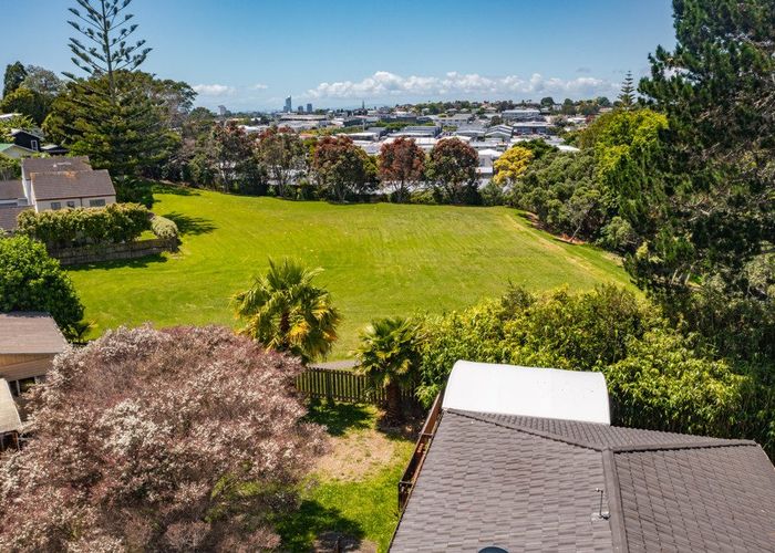  at 12 Mchardy Place, Glenfield, North Shore City, Auckland