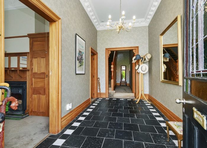  at 18 Whites Line West, Woburn, Lower Hutt