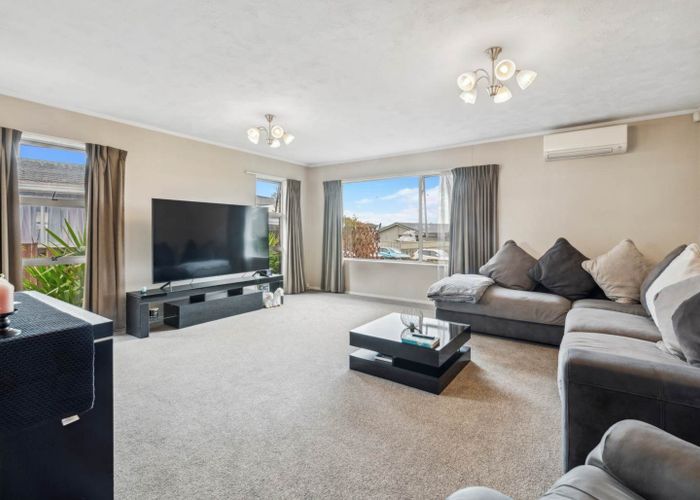  at 1/17 Liam Place, Half Moon Bay, Auckland