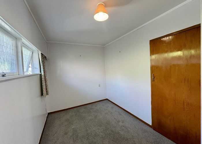  at 71 Ocean View Road, Hillcrest, Auckland