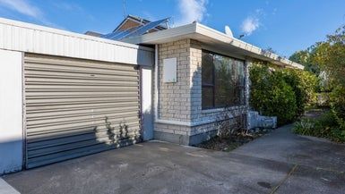  at 2/17 Garreg Road, Fendalton, Christchurch