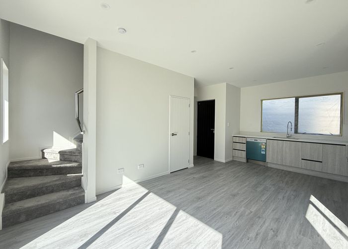  at 2/33 Garadice Rd, Rothesay Bay, North Shore City, Auckland
