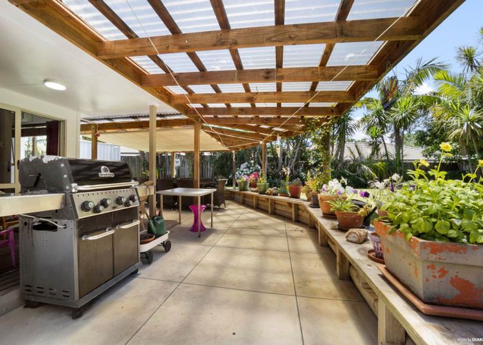  at 10 Lanier Place, Glendene, Waitakere City, Auckland