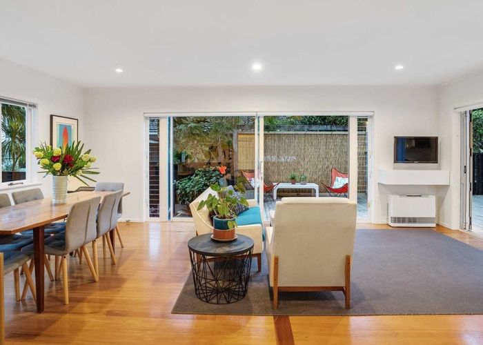  at 27 Renfrew Avenue, Sandringham, Auckland City, Auckland
