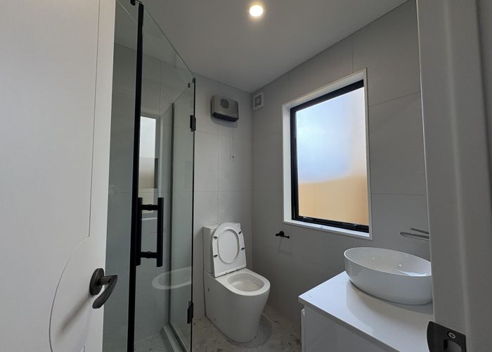  at 4/14 Newhaven Terrace, Mairangi Bay, North Shore City, Auckland