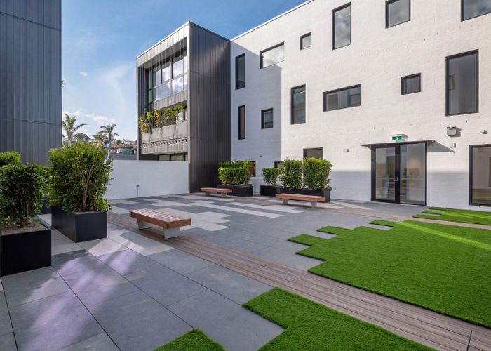  at 17/423-427 Beach Road, Mairangi Bay, North Shore City, Auckland