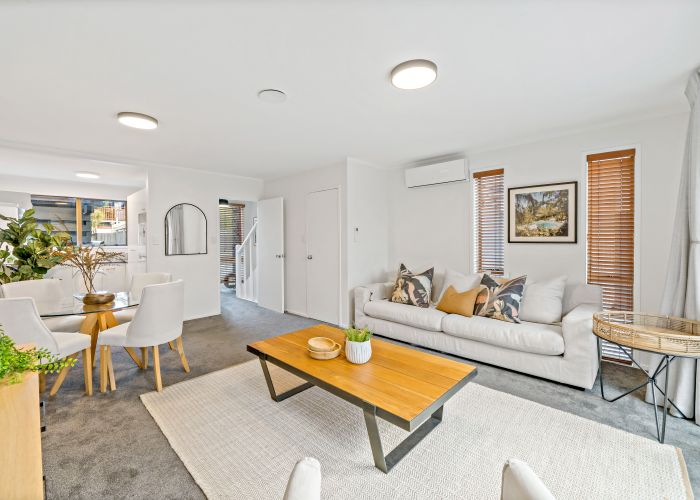  at 43 Pohutukawa Place, Ellerslie, Auckland