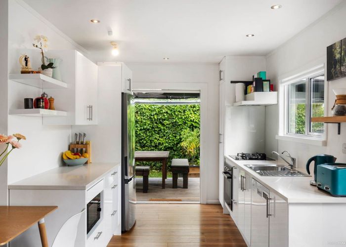  at 1/39 Stottholm Road, Titirangi, Waitakere City, Auckland