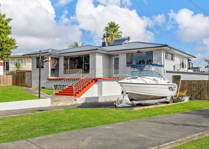  at 18 Murray Road, Te Atatu Peninsula, Waitakere City, Auckland