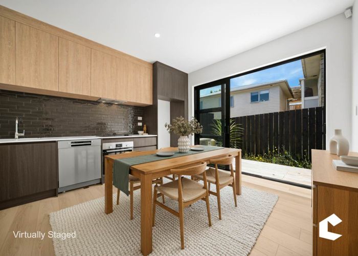  at 2/11 Seaview Road, Glenfield, North Shore City, Auckland
