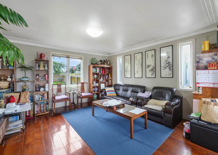  at 27 Seabrook Avenue, New Lynn, Waitakere City, Auckland