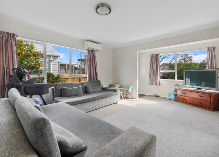  at 1/25 & 2/25 Lyren Place, Half Moon Bay, Manukau City, Auckland