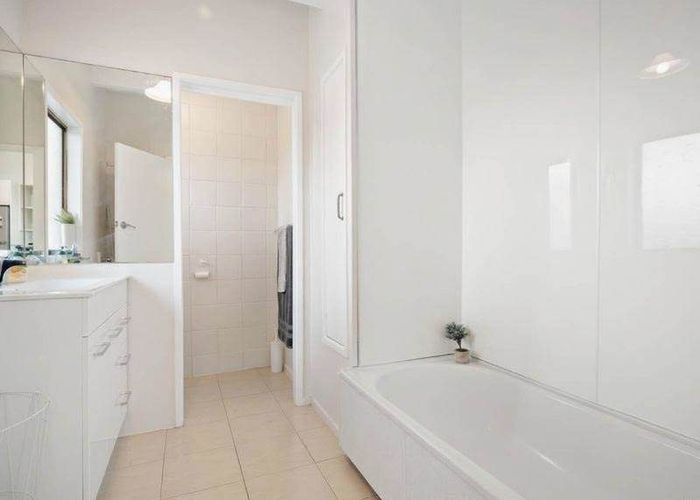  at 2/22 Marr Road, Manurewa, Manukau City, Auckland
