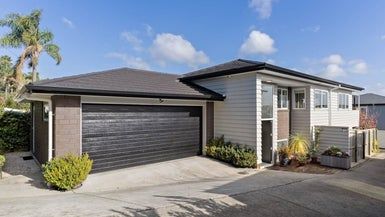  at 780 East Coast Road, Oteha, Auckland