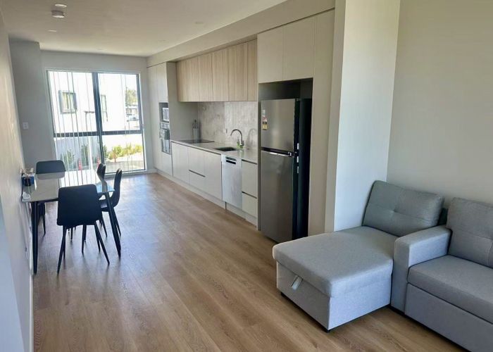  at 5/218 Lake Road, Northcote, North Shore City, Auckland