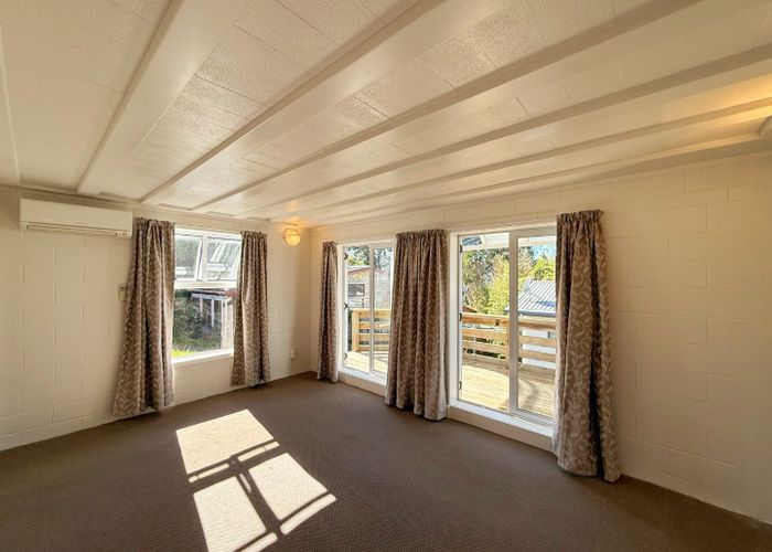  at 2/27 Glendene Avenue, Glendene, Waitakere City, Auckland