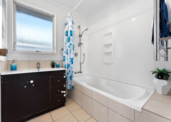  at 2 Longreach Drive, Sunnyvale, Waitakere City, Auckland