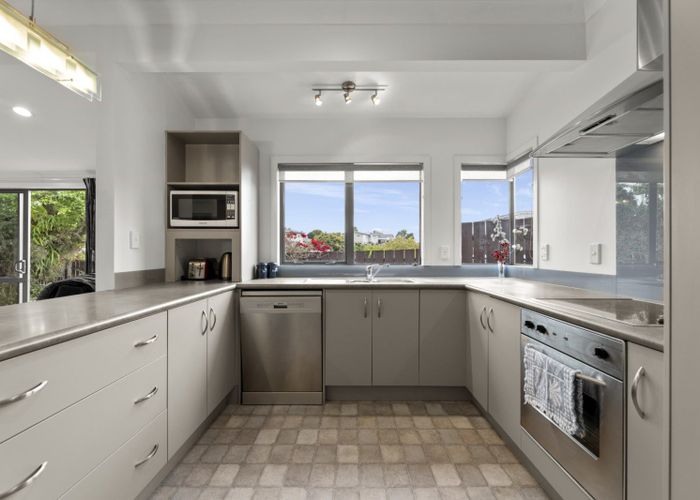  at 2 Dunrobbin Place, Gate Pa, Tauranga