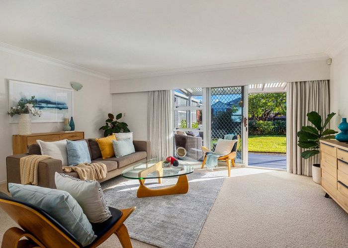  at 2/17 Woodward Road, Mount Albert, Auckland