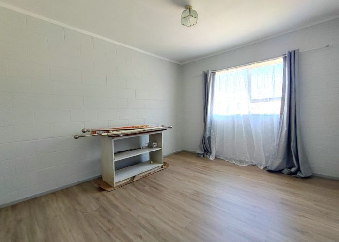  at 2 Paton Avenue, Te Atatu South, Auckland