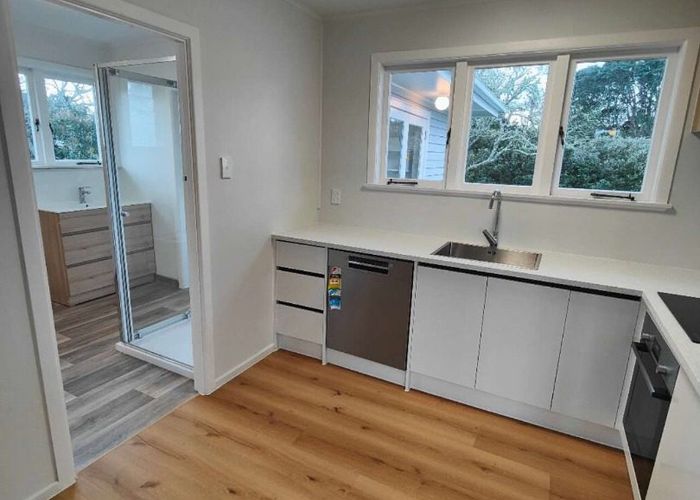  at 48 Woodlands Crescent, Browns Bay, North Shore City, Auckland