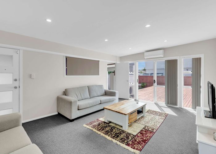  at 7 Woodvale Road, Glen Eden, Auckland