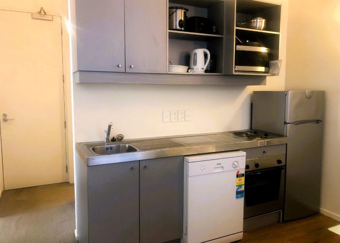  at 323/105 Queen Street, Auckland Central, Auckland
