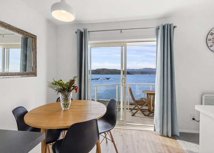  at 2/420 Queens Drive, Lyall Bay, Wellington, Wellington