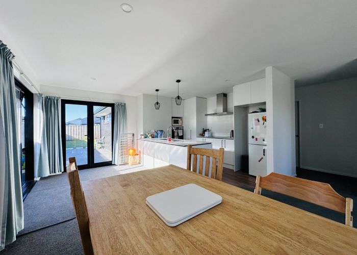  at 3 Curtis Street, Woodend, Woodend
