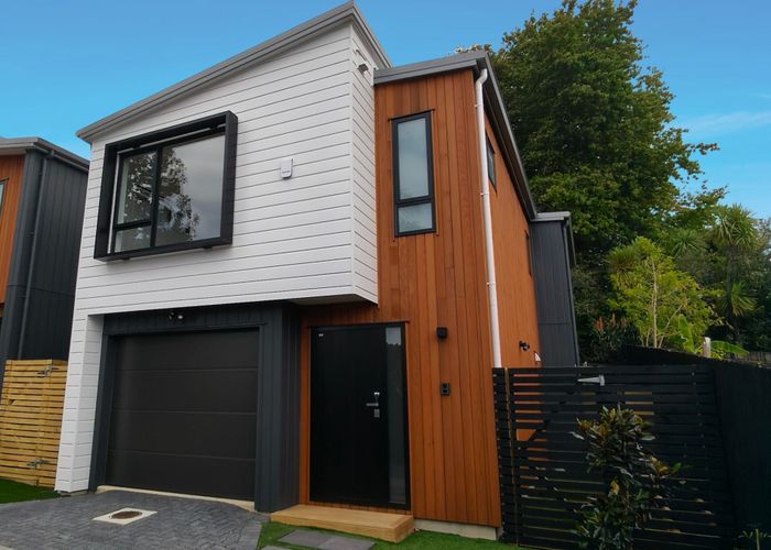  at 1/48 Hilling Street, Green Bay, Waitakere City, Auckland