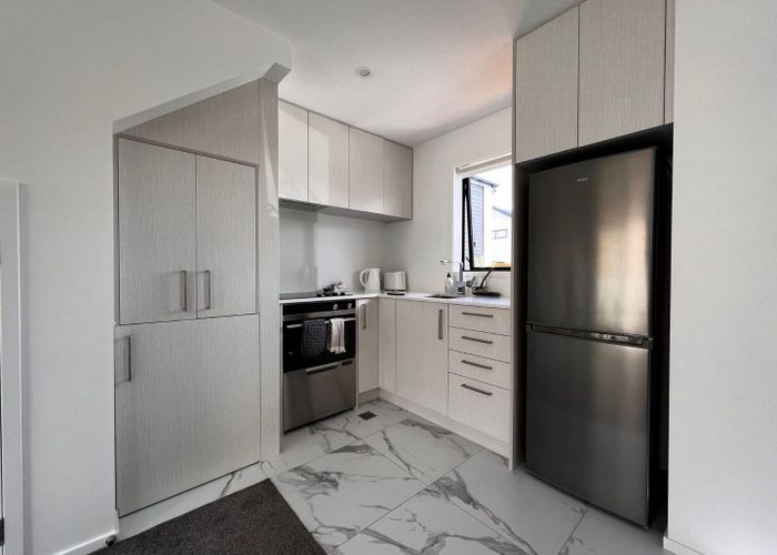  at 6 St Leonards Road, Kelston, Waitakere City, Auckland