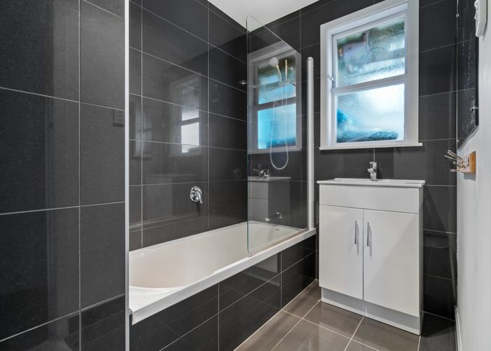  at 1/24 Greenhaven Avenue, Opaheke, Papakura, Auckland